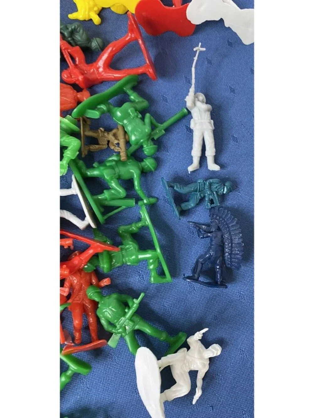 Lot Of 160 Plastic Indians Cowboys Pirates Military Frontiersmen